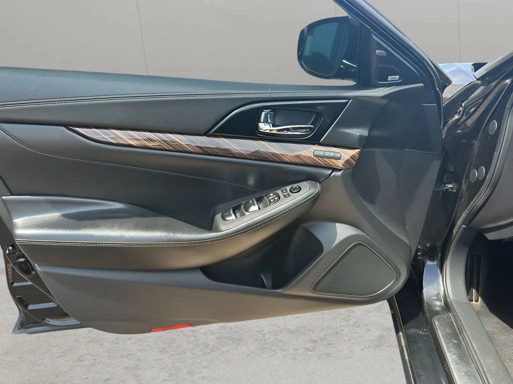 Used 2017 Super Black Nissan Platinum image 24