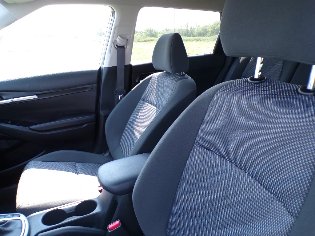 Used 2026 Snow White Pearl Kia LX image 15