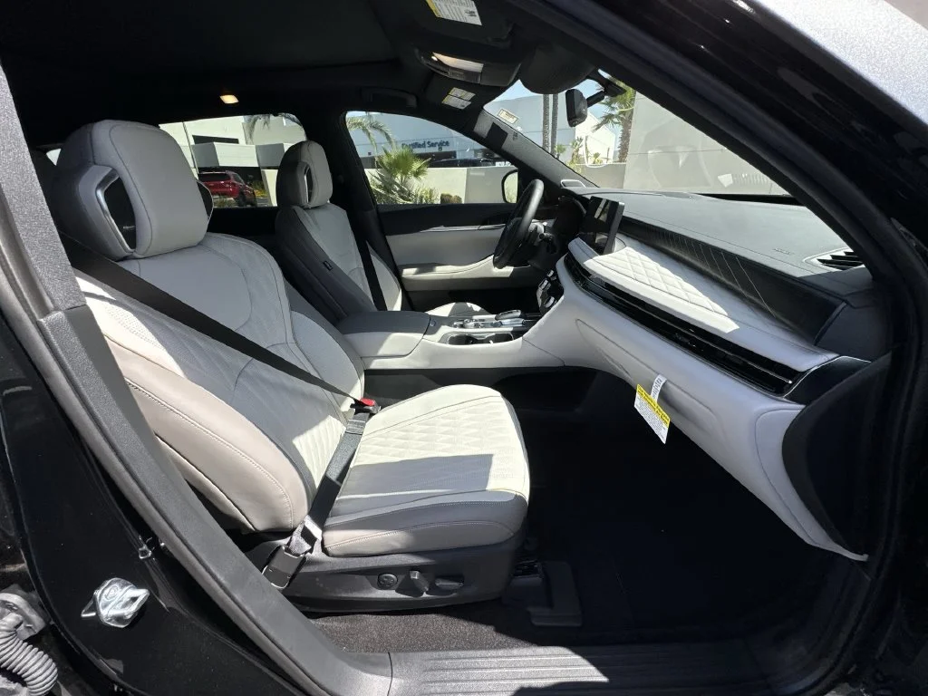 New 2027 2T MNRL BLK INFINITI Autograph AWD image 30