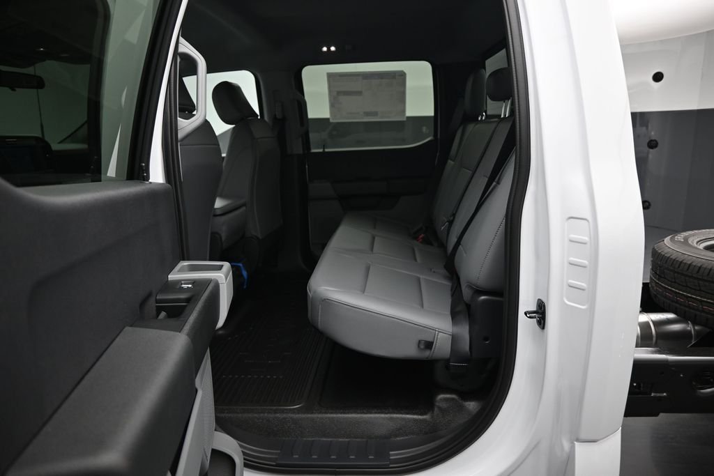 New 2026 Oxford White Ford XL image 16