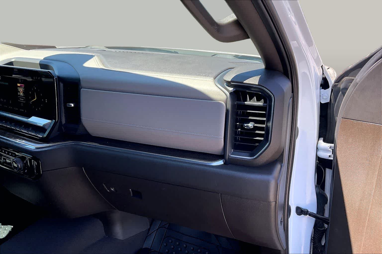 2023 Chevrolet Silverado 1500 LT - Photo 18