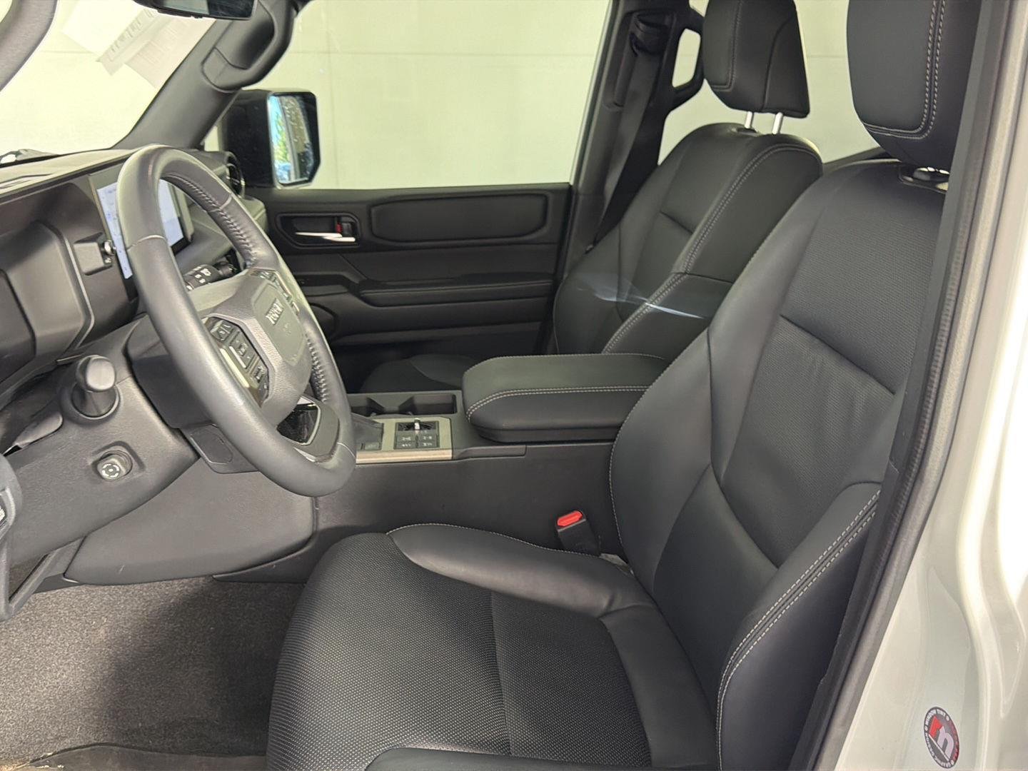 Used 2024 Wind Chill Pearl Toyota Base image 23