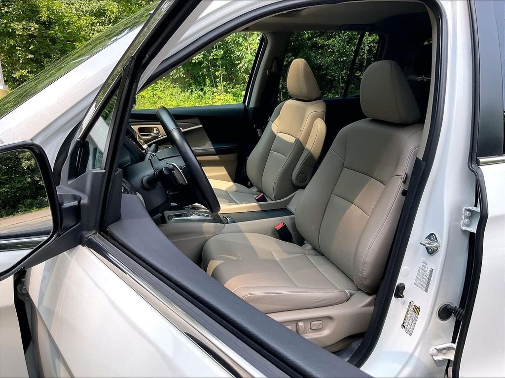 Used 2023 White Honda RTL image 10