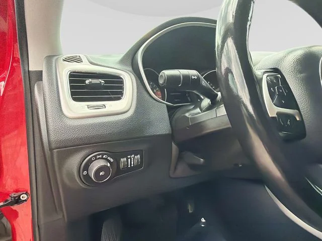 Used 2019 Red Jeep Latitude image 28