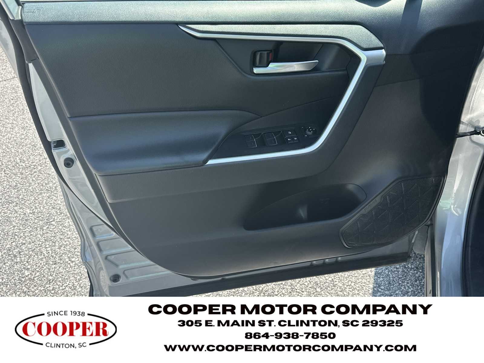 Used 2025 Silver Sky Metallic Toyota XLE image 10