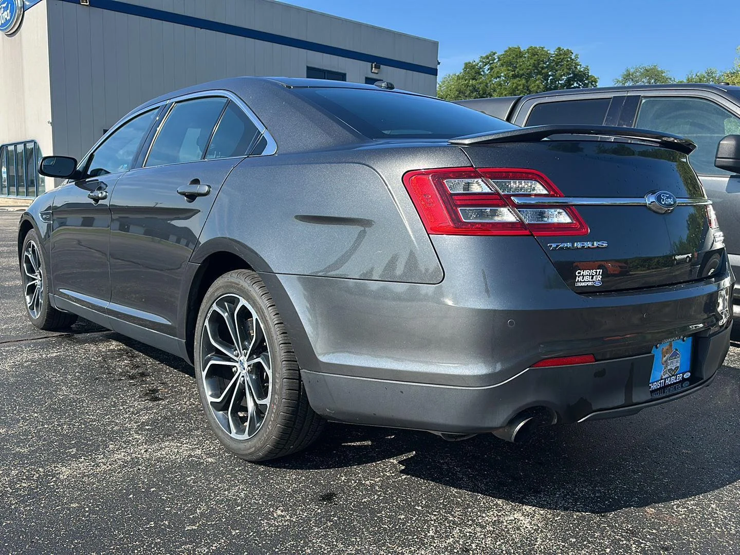 Used 2016 Magnetic FORD SEDAN image 3