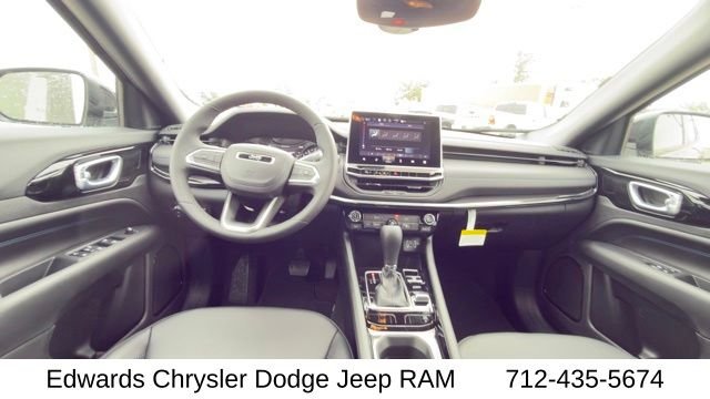 New 2026 Fathom Blue Pearl-Coat Exterior Paint Jeep Latitude image 32