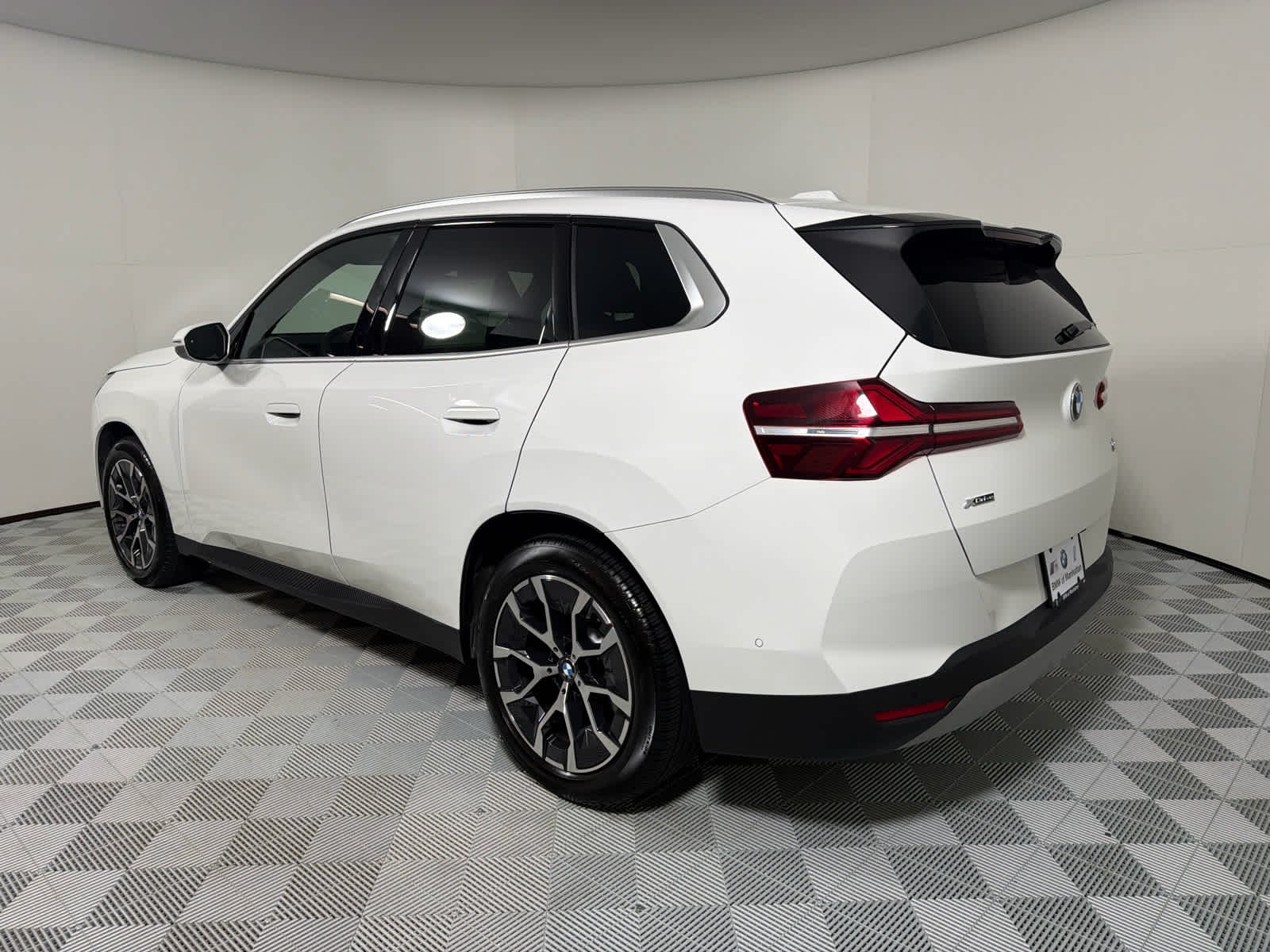 Used 2026 Alpine White BMW 30 xDrive image 3