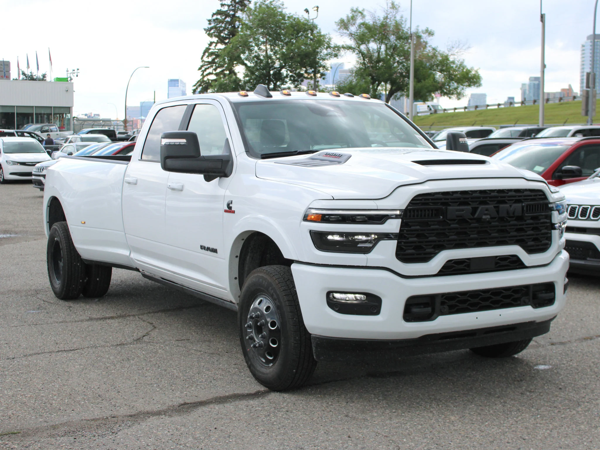 Used 2025 White RAM Limited 4x4, Max Tow image 7