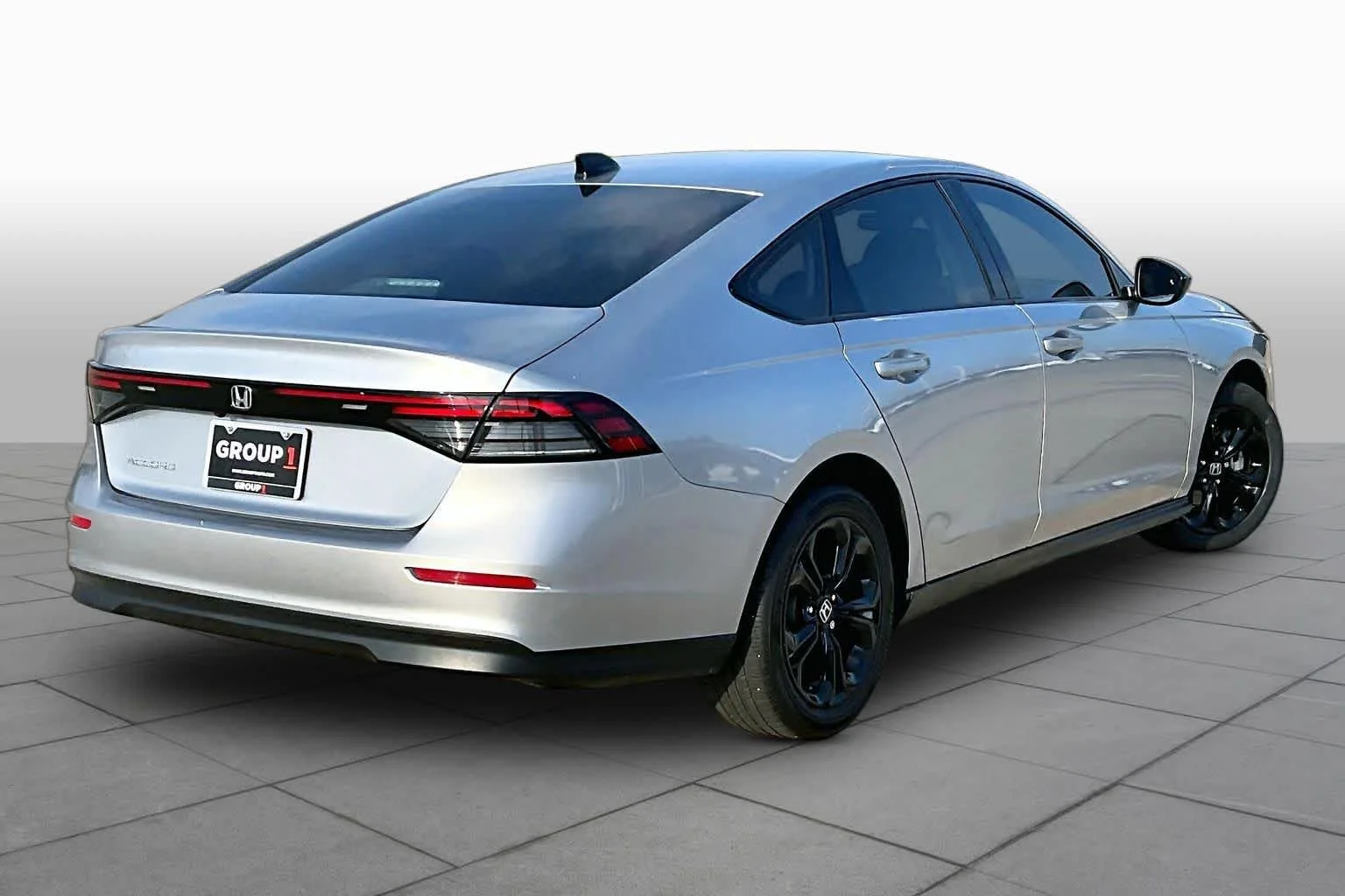 Certified Used 2025 Solar Silver Metallic Honda SE image 13
