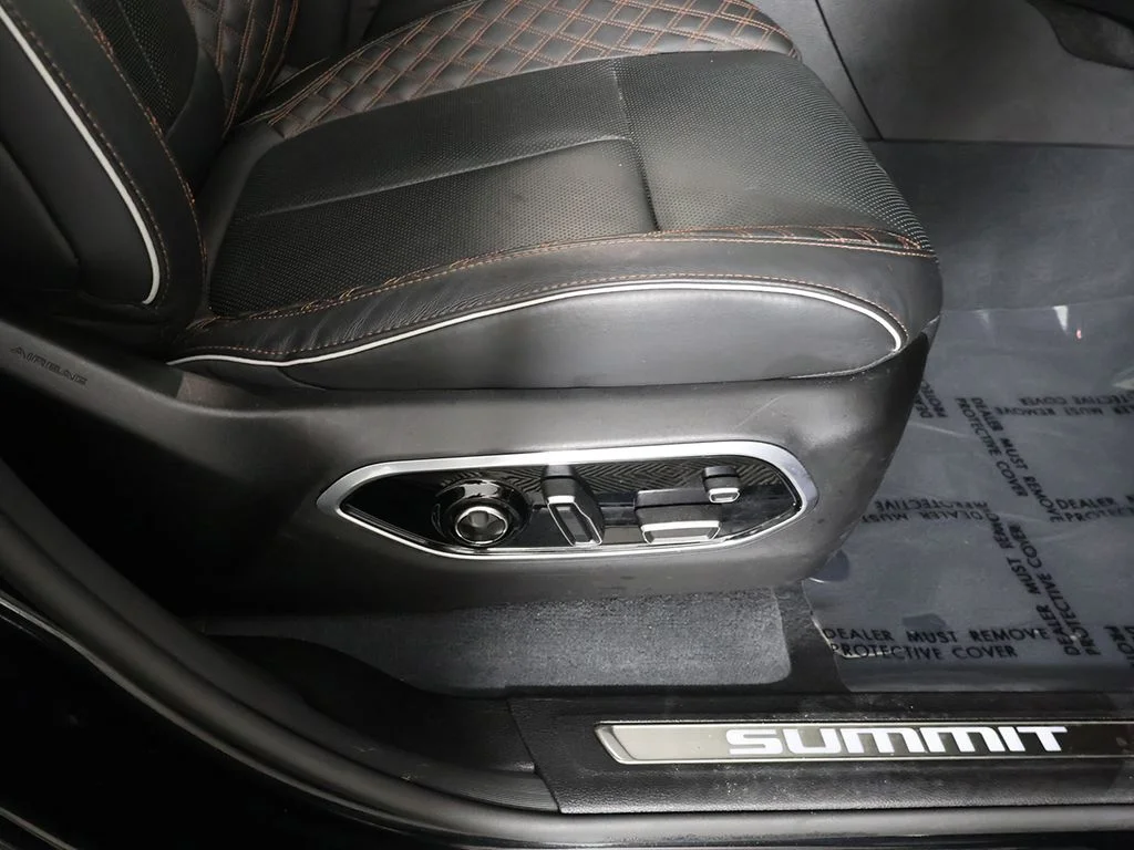 Used 2023 Diamond Black Jeep Summit Reserve image 37