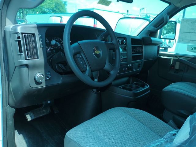 New 2025 Summit White Chevrolet 1WT image 12