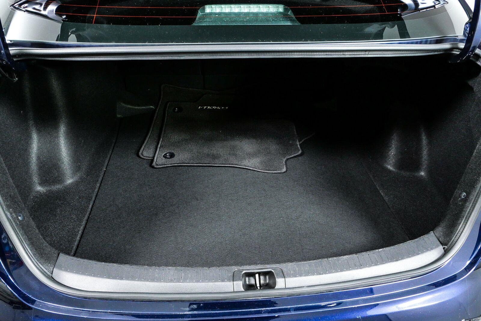 2025 Toyota Corolla SE - Photo 30