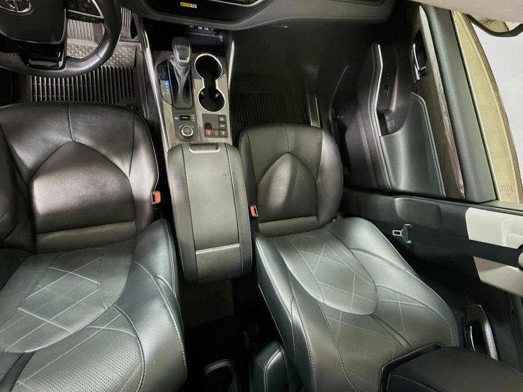 Used 2023 Magnetic Gray Metallic Toyota Platinum image 23