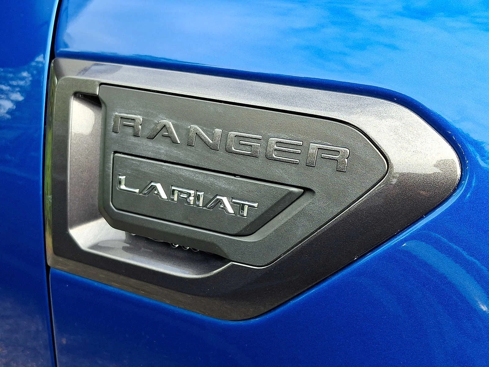 Used 2020 Lightning Blue Metallic Ford LARIAT image 5