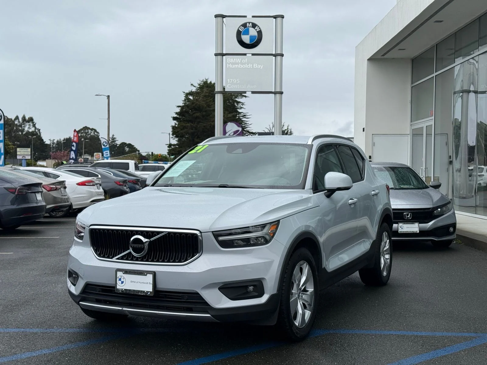 2021 Volvo XC40 T5 Momentum AWD's photo