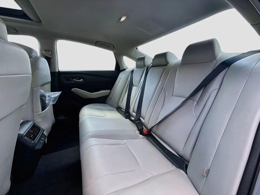 New 2026 Urban Gray Pearl Honda Touring image 26