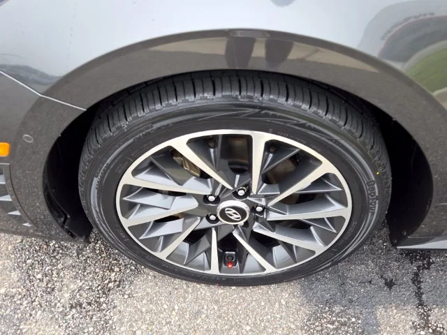 Used 2022 Gray Hyundai Limited image 5