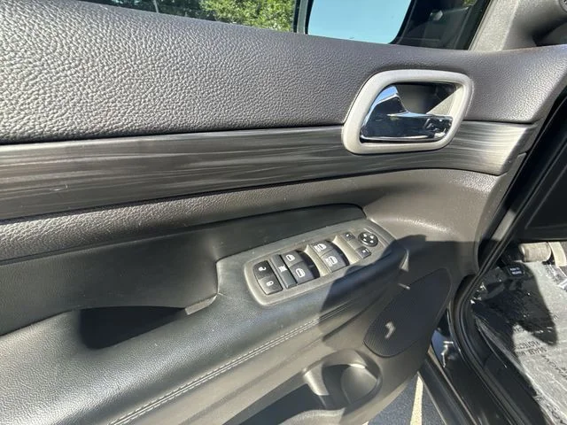 Used 2021 Black Jeep Laredo E image 13