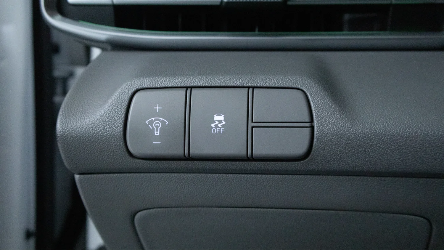 Used 2025 White Hyundai SEL Convenience image 23