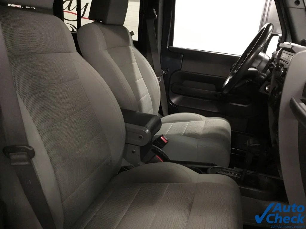 Used 2007 Blue Jeep Unlimited Sahara image 34