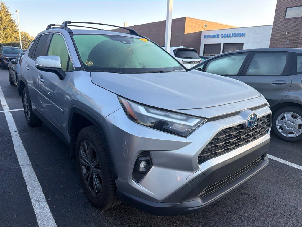 Used 2022 Silver Sky Metallic Toyota XLE Premium image 4