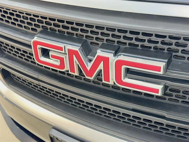 Used 2016 DARK SAPPHIRE BLUE METALLIC GMC SLE image 27
