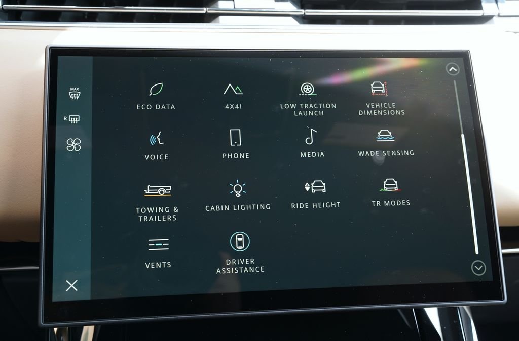 Used 2026 White Land Rover SE image 21