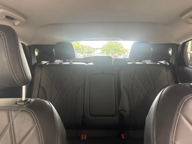 Used 2022 Red Ford Select image 16