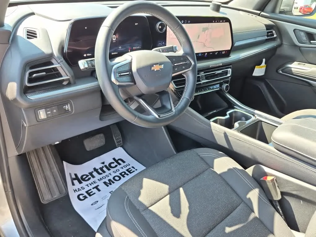 Certified Used 2025 Sterling Gray Metallic Chevrolet FWD LT image 13