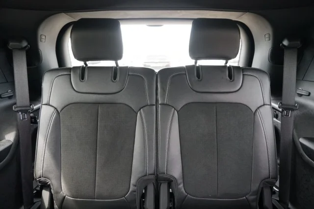 Used 2025  Jeep Laredo X image 24