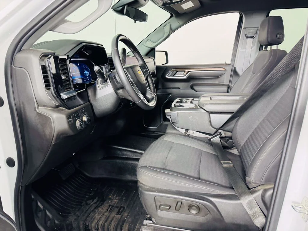 Used 2023 White Chevrolet LT image 5