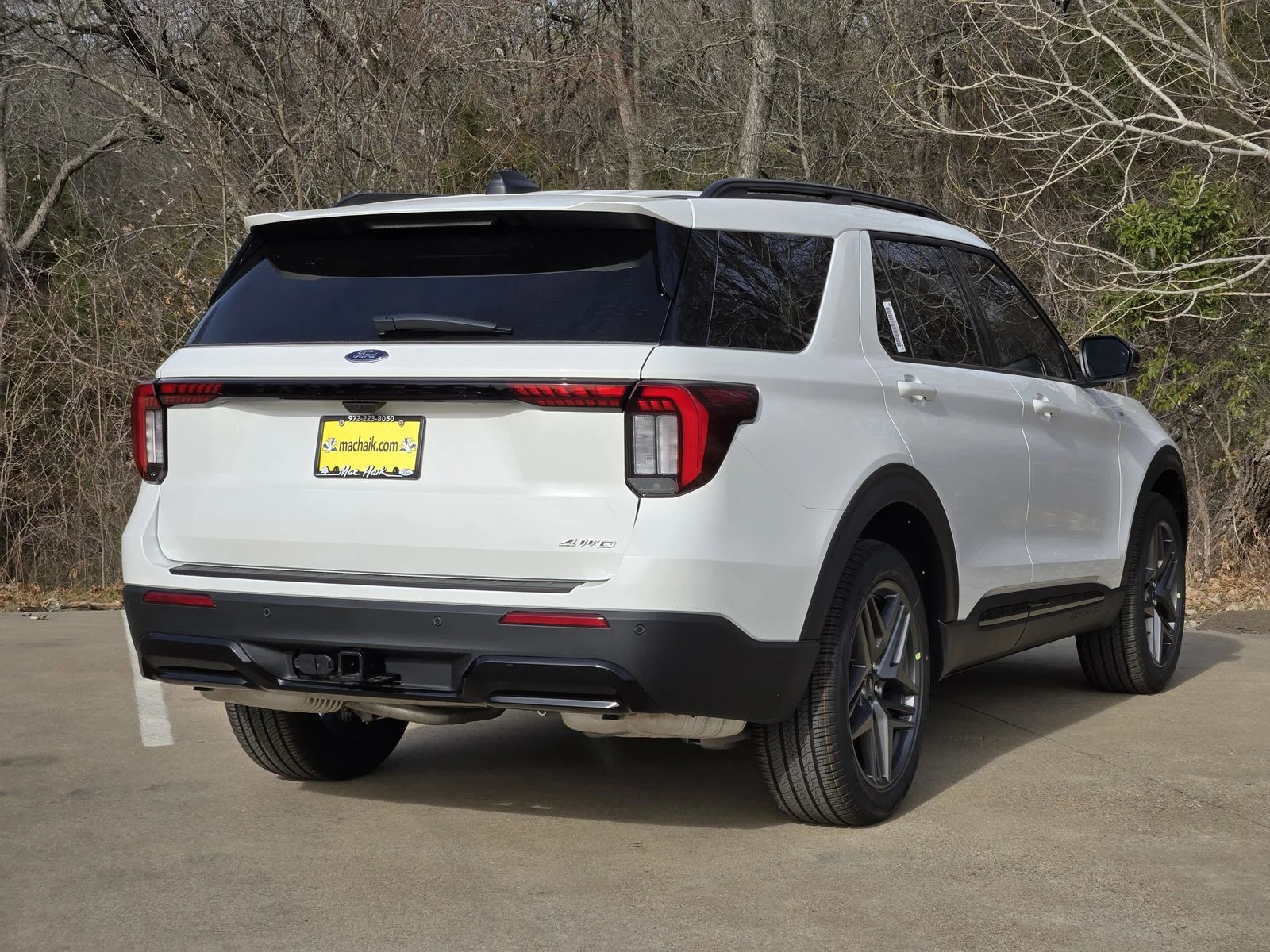 New 2026 Star White Metallic Tri-Coat Ford ST-Line image 4