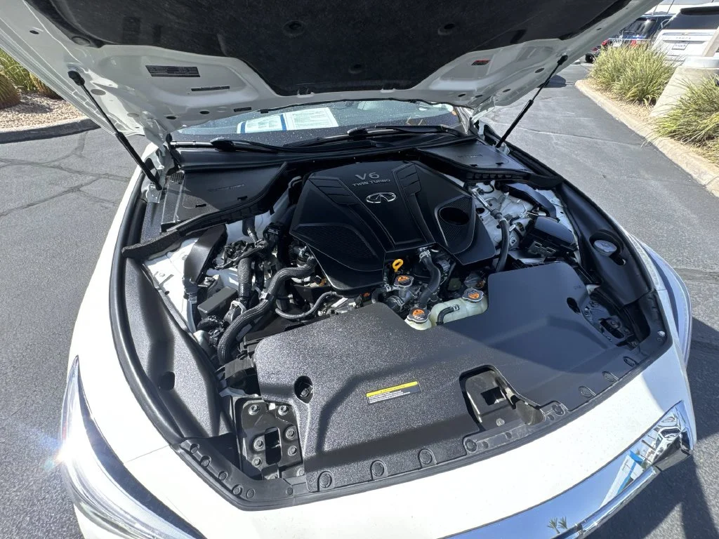 Used 2023 White INFINITI LUXE image 30