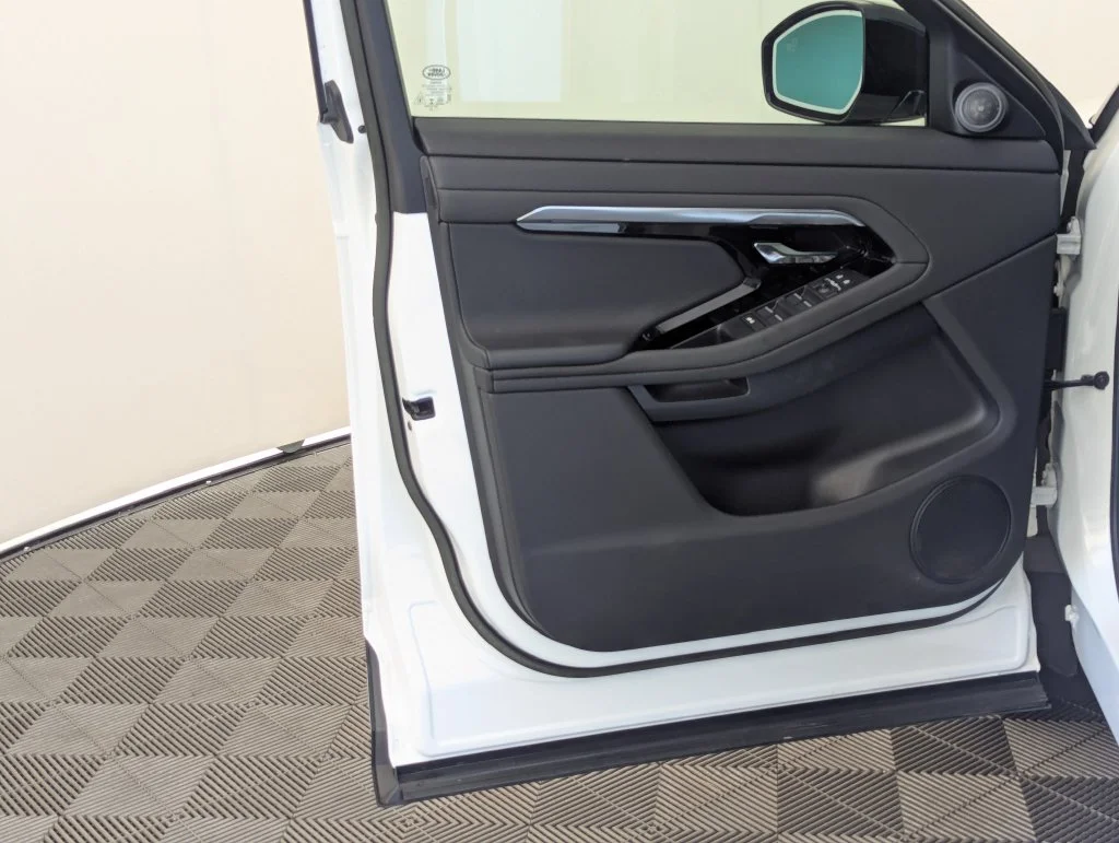 Used 2023 White Land Rover S image 49