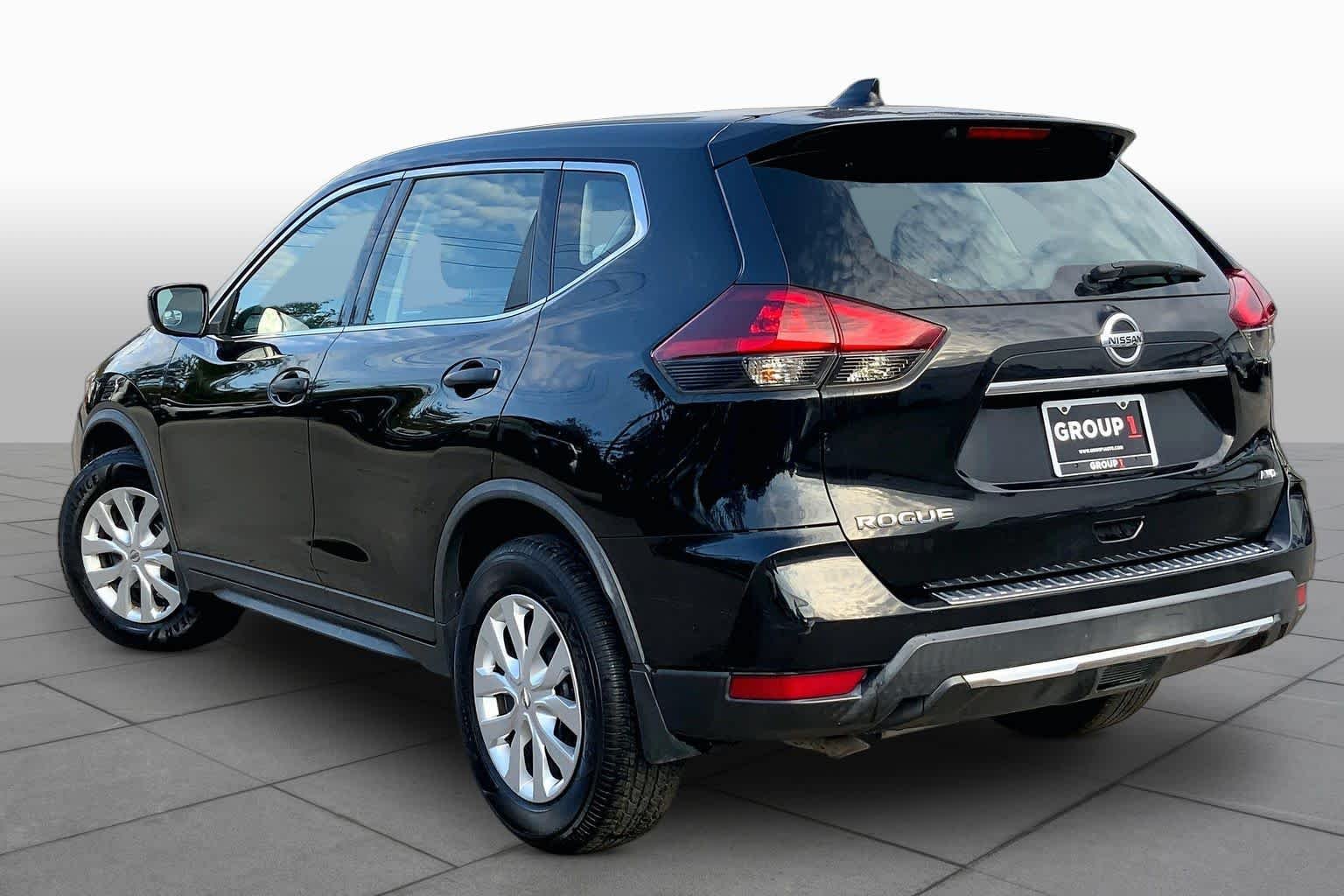 Used 2018 Magnetic Black Nissan S image 12