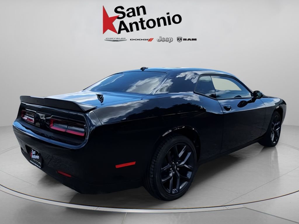 Used 2023 Black Dodge SXT image 14