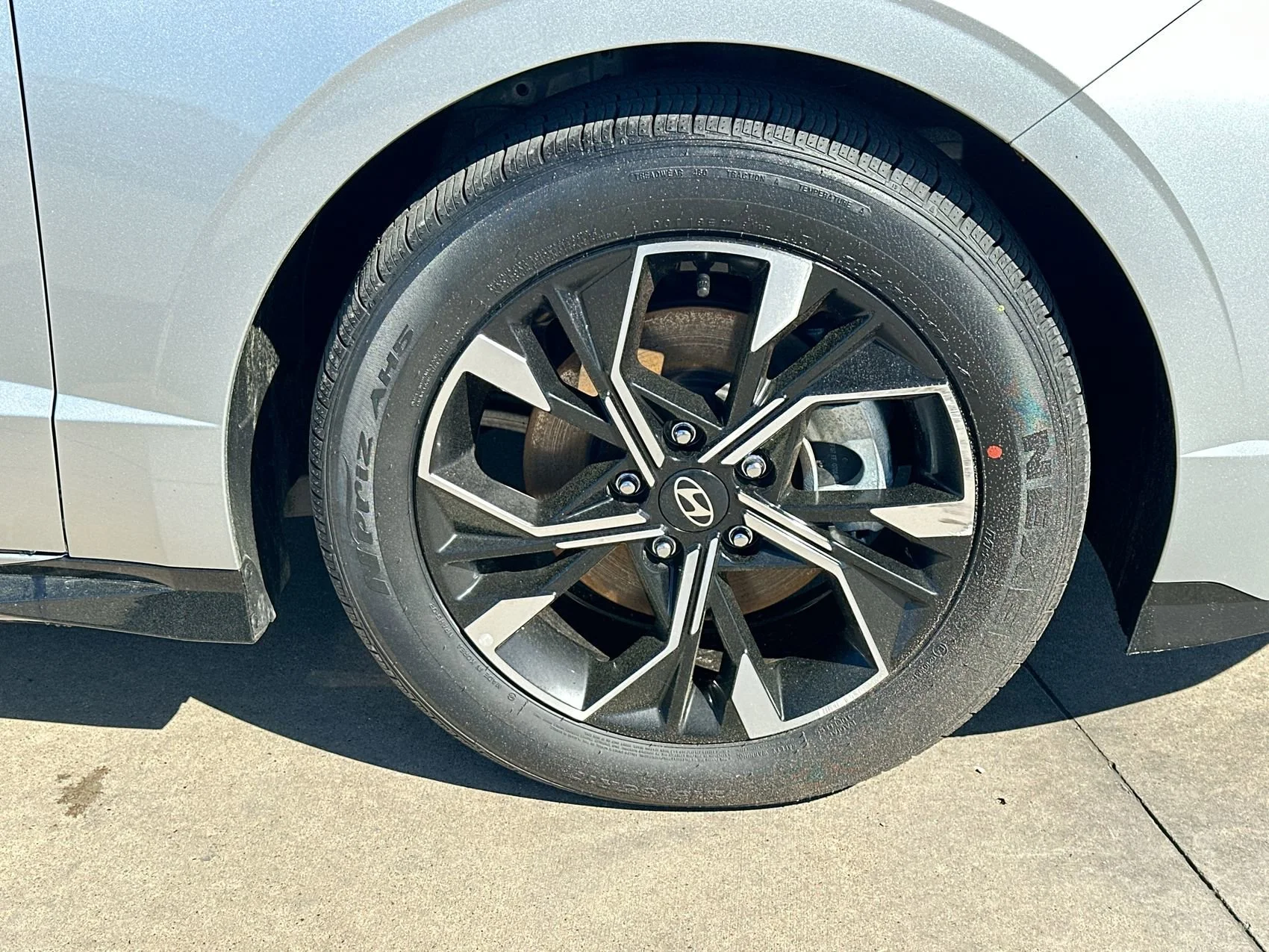 Used 2025 Aero Silver Hyundai SEL image 10