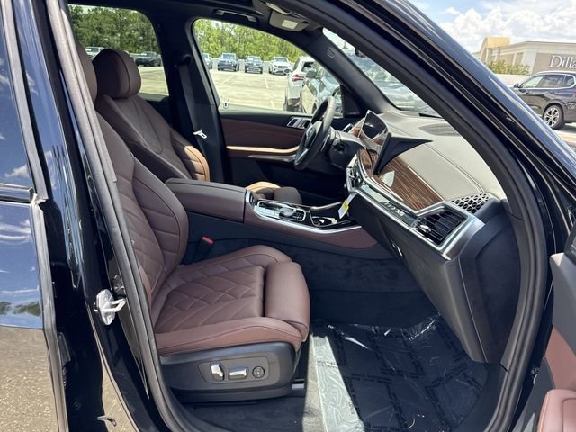New 2026 Black Sapphire Metallic BMW xDrive40i image 9