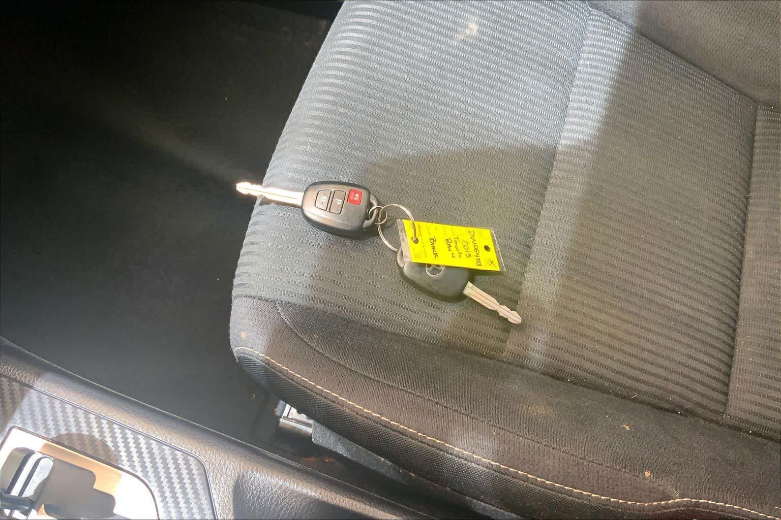 Used 2013 Black Toyota XLE image 14