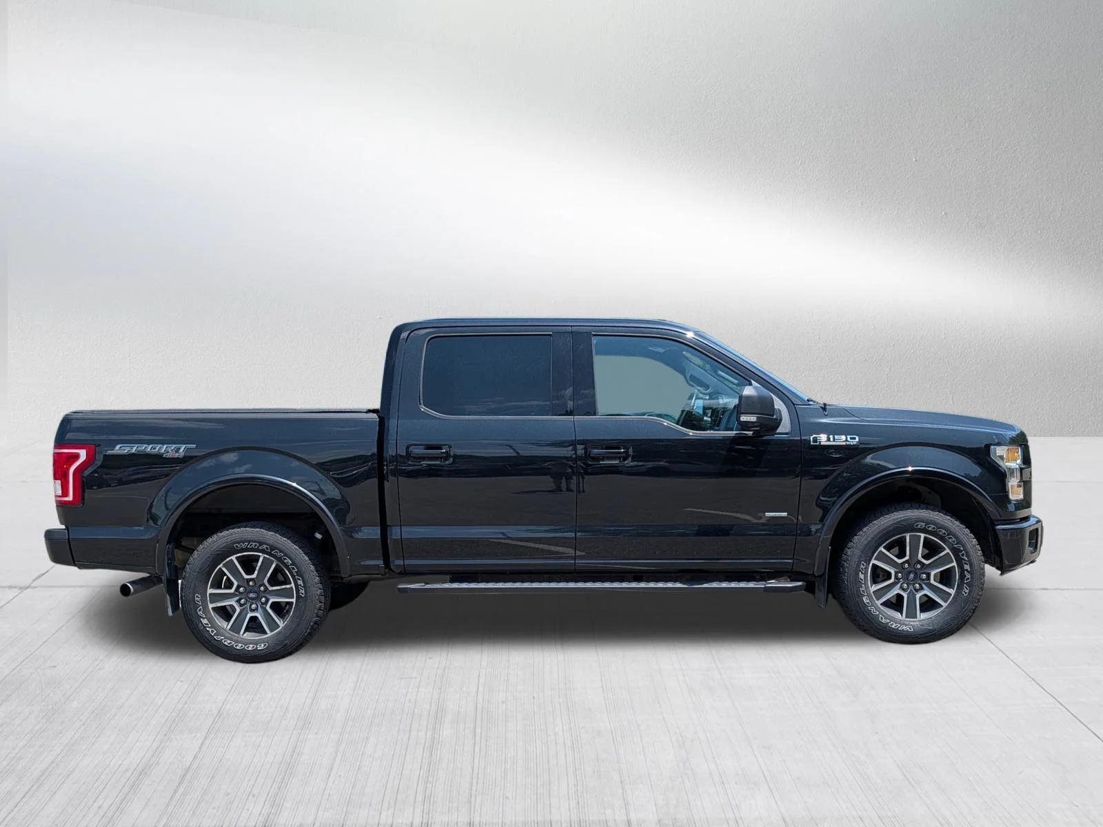 Used 2015 Tuxedo Black Metallic Ford XLT image 8