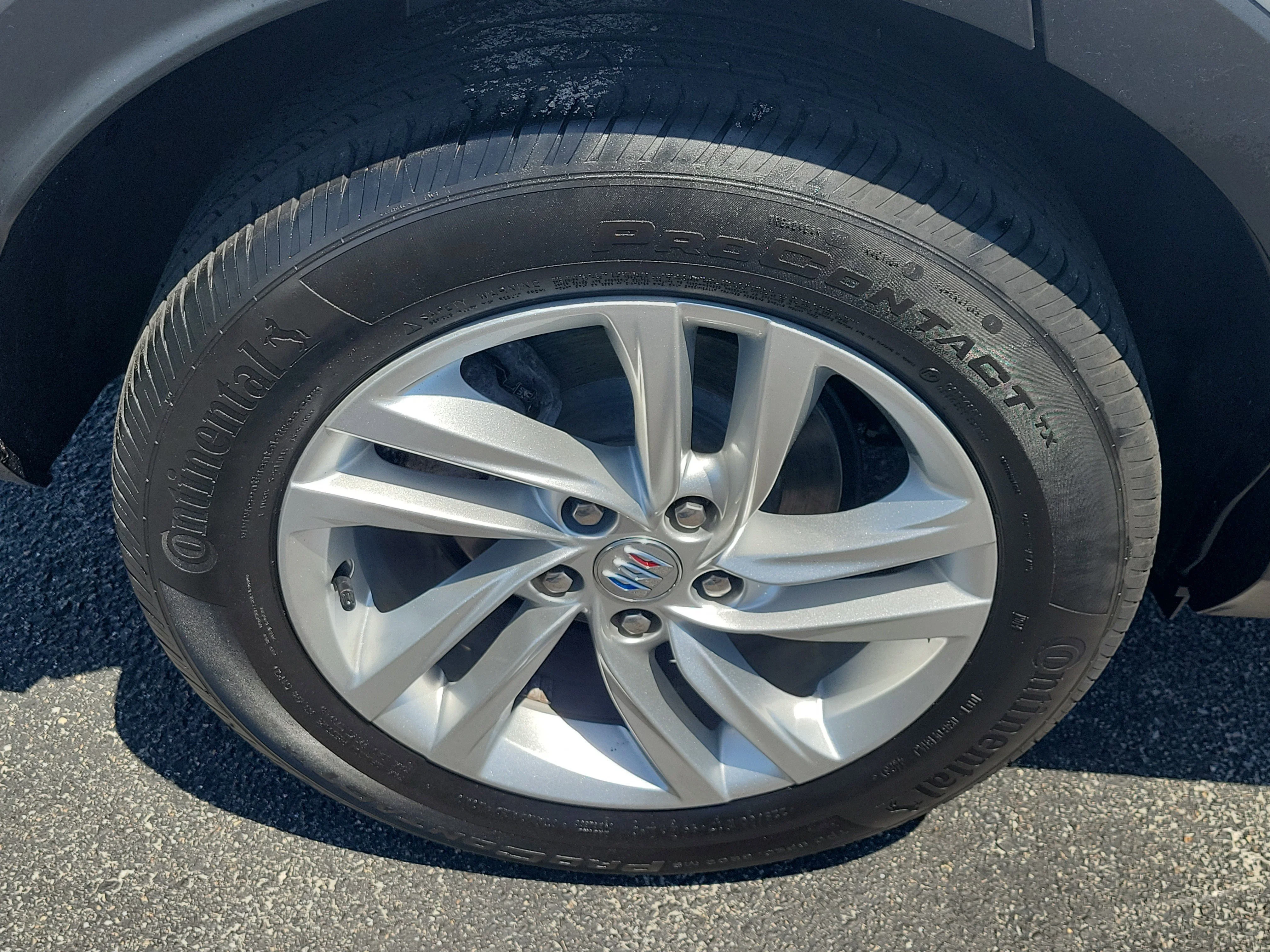 Used 2024 Summit White Buick Preferred image 10