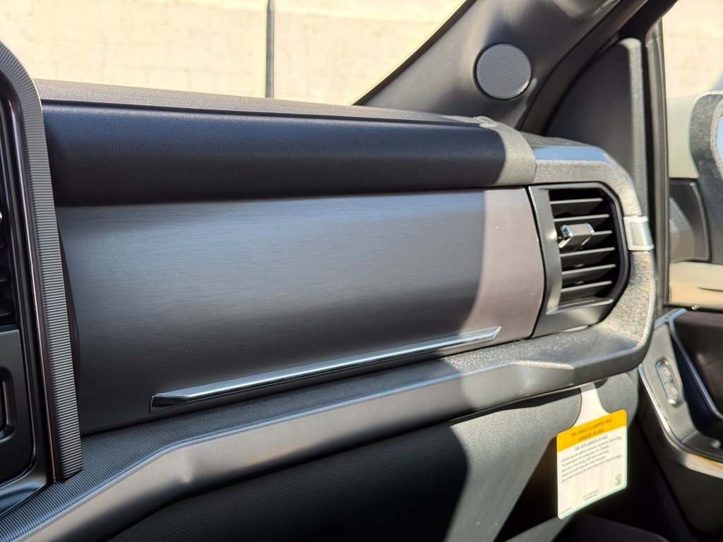 New 2026 Star White Metallic Tri-Coat Ford Platinum® image 9
