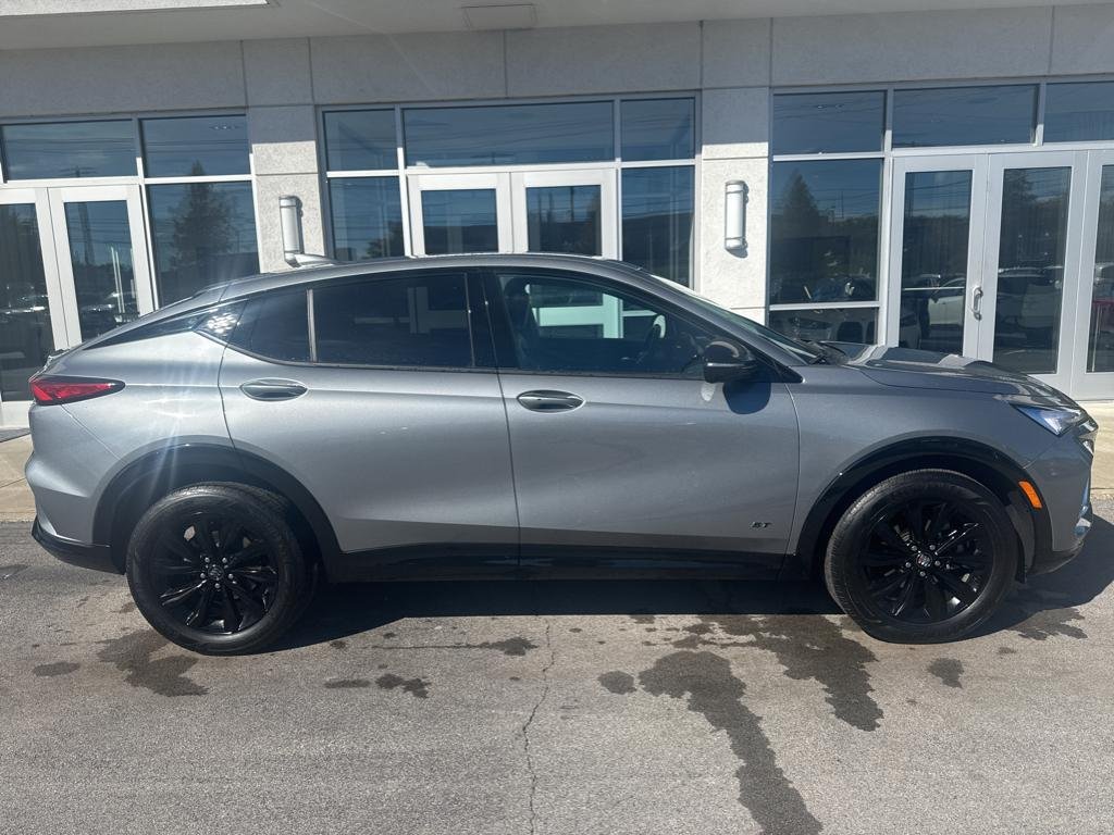 2025 Buick Envista ST photo 2