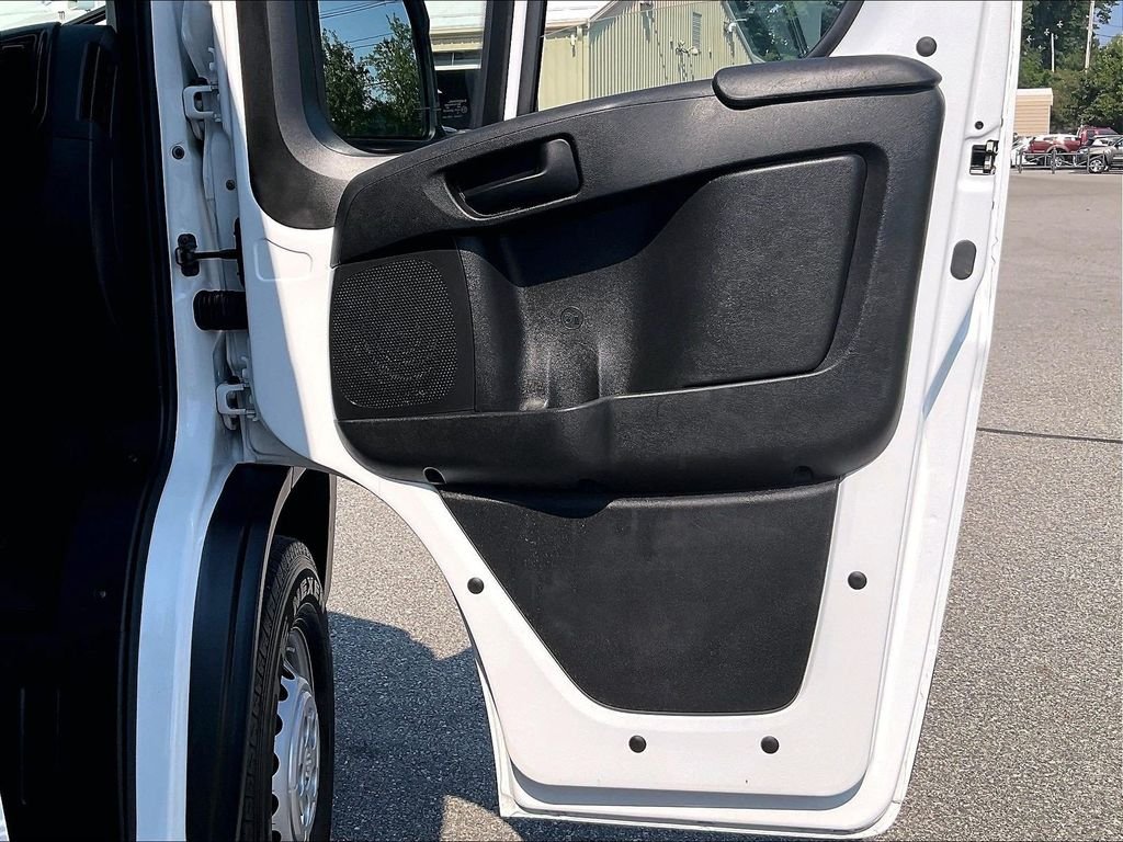 Used 2025 White Ram Base image 12