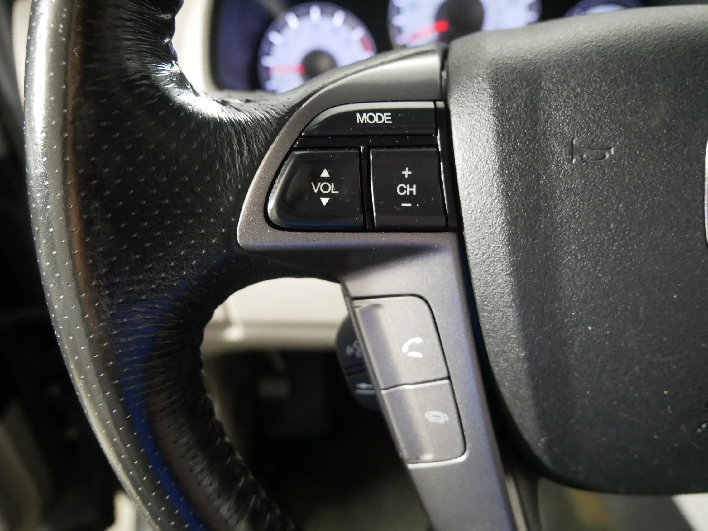 Used 2013 Polished Metal Metallic Honda Touring image 27