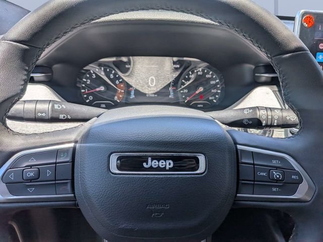 Used 2024 White Jeep Latitude image 30