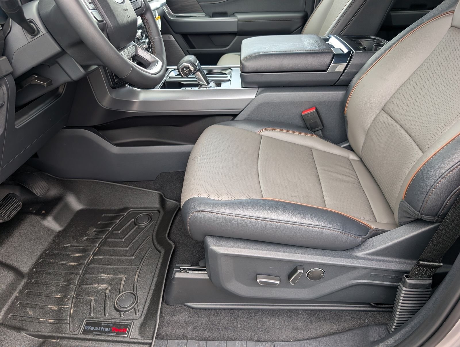 New 2026 Iconic Silver Metallic Ford Lariat image 14