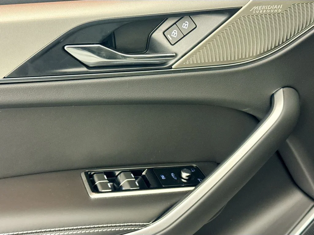 2026 Jaguar F-Pace R-Dynamic S - Photo 18