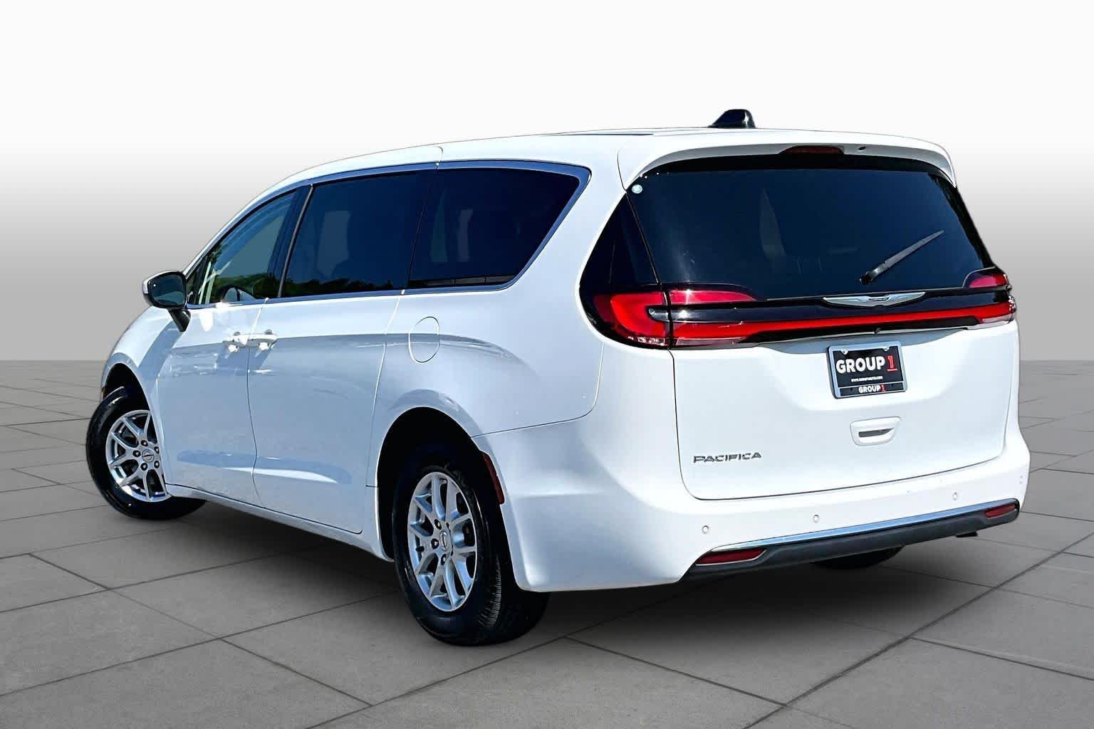 Used 2023 Bright White Clearcoat Chrysler Touring L image 12